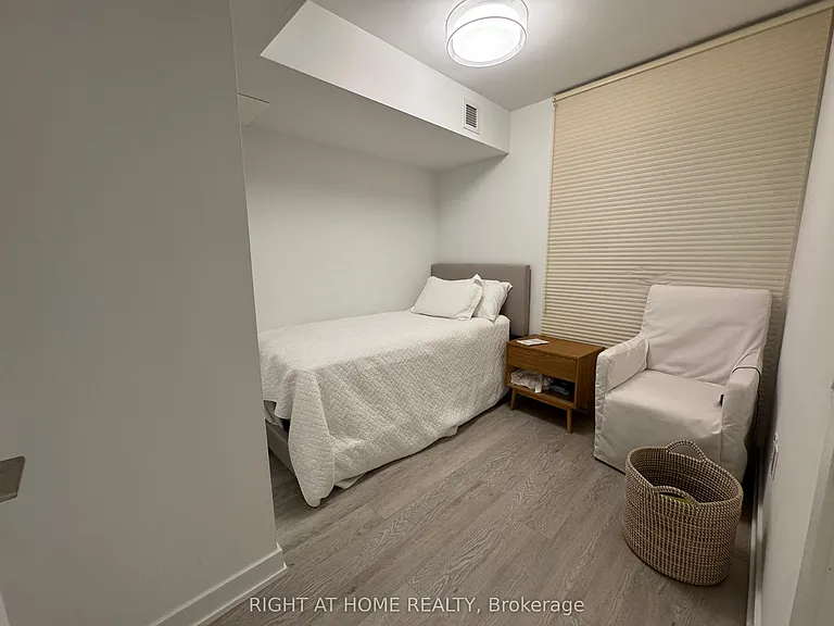 3 Strathgowan Ave #318 — Photo 21