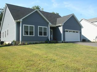 4 Tarry Town Ln, Niantic, CT 06357