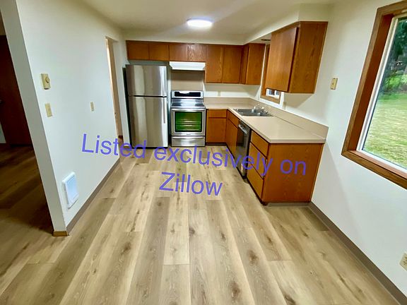 3rd image of 5208 NE 49th St