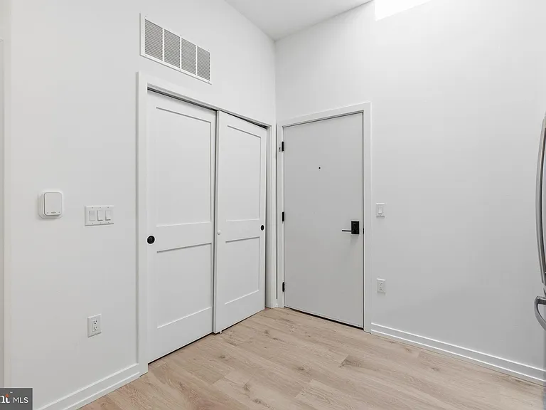 203 S 13th St #4B — Photo 4