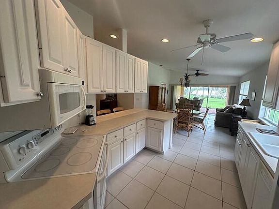 5th image of 8502 SE Retreat Dr
