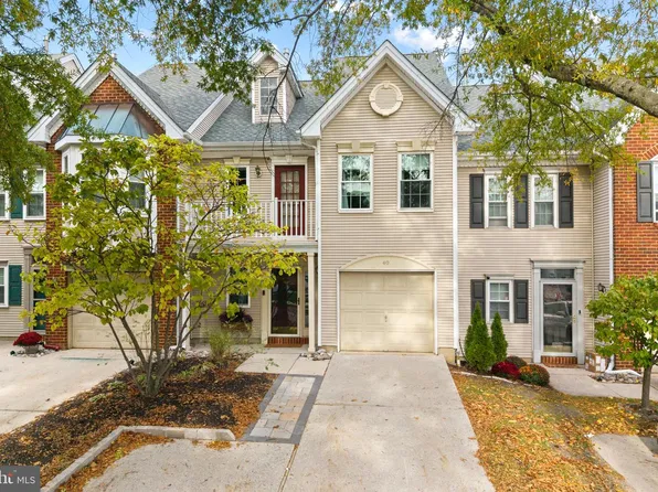 40 La Costa Dr, Blackwood, NJ 08012