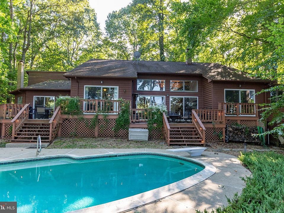 1st image of 266 Lake Caroline Dr