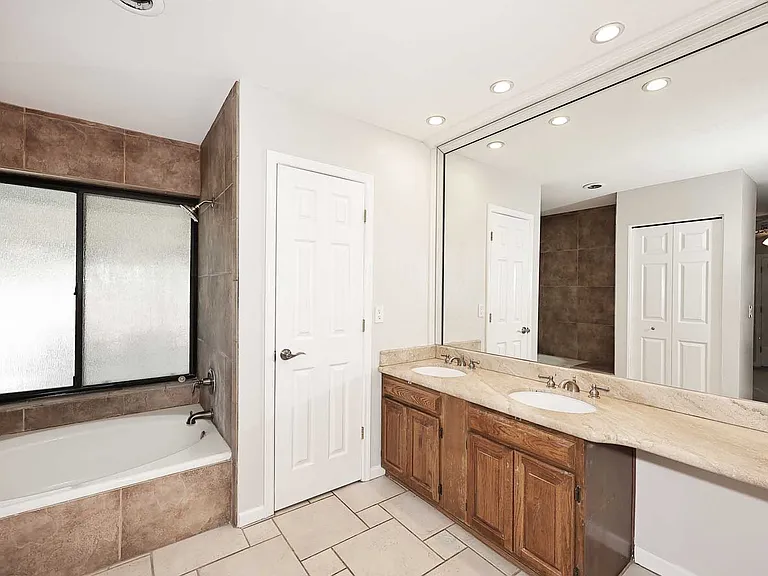 1627 E Redfield Rd — Photo 22