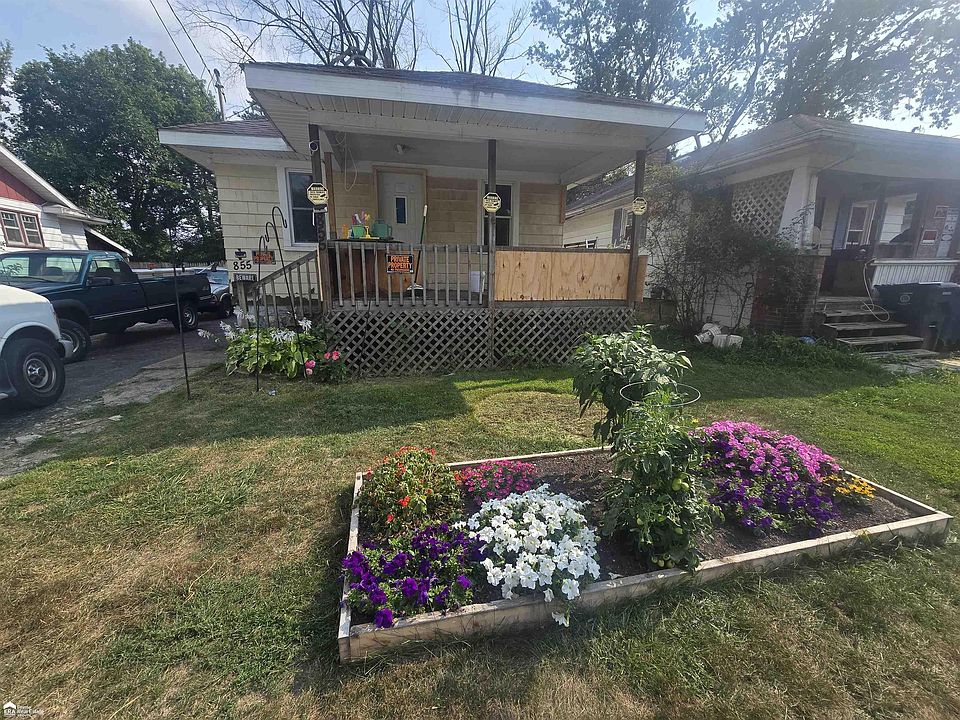 1st image of 855 Victoria Ave