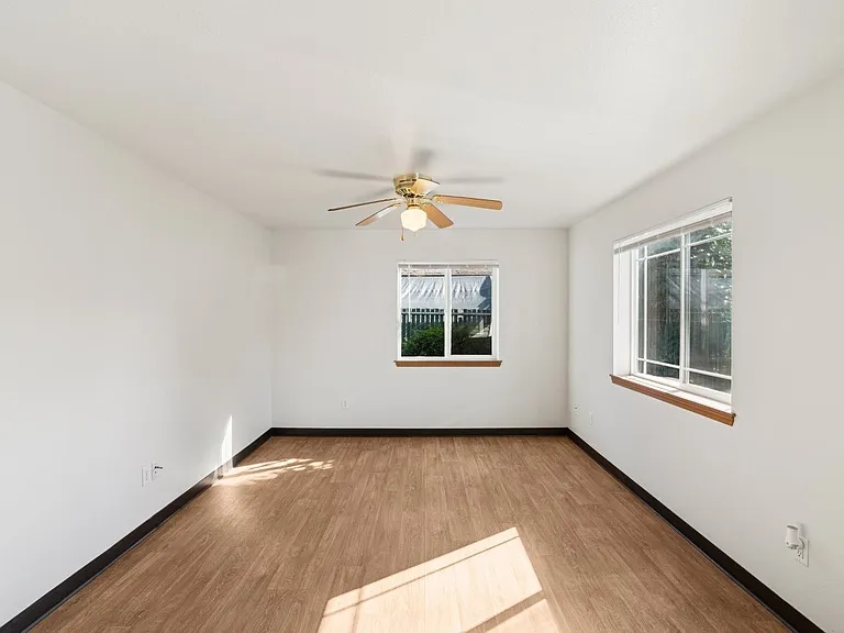 Gilhurst Apartments — Photo 18