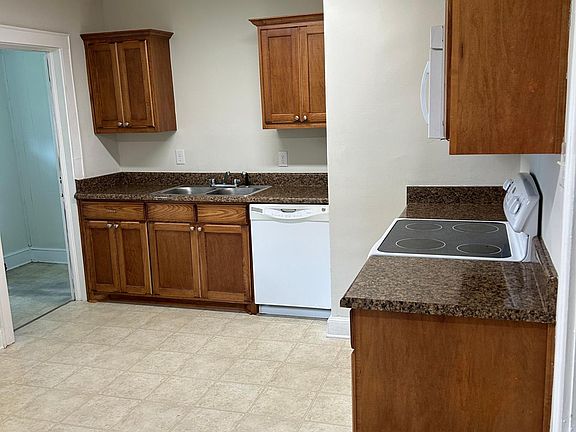 5th image of 793 Camp St