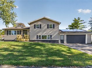 193 Meadow Cir, Rochester, NY 14609