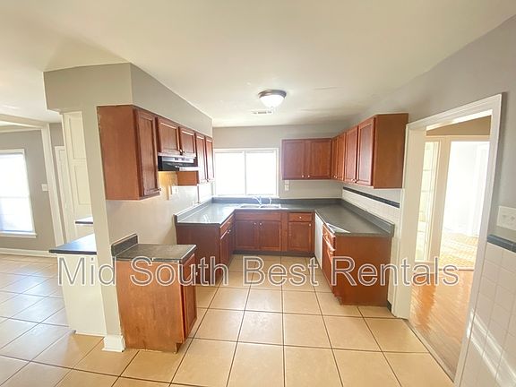 3rd image of 849 Cypress Dr