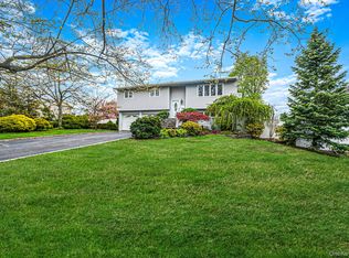 6 Oatley Place, Commack, NY 11725