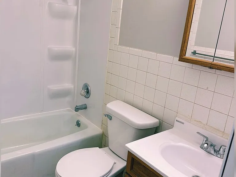 Eisenhower Apartments — Photo 5