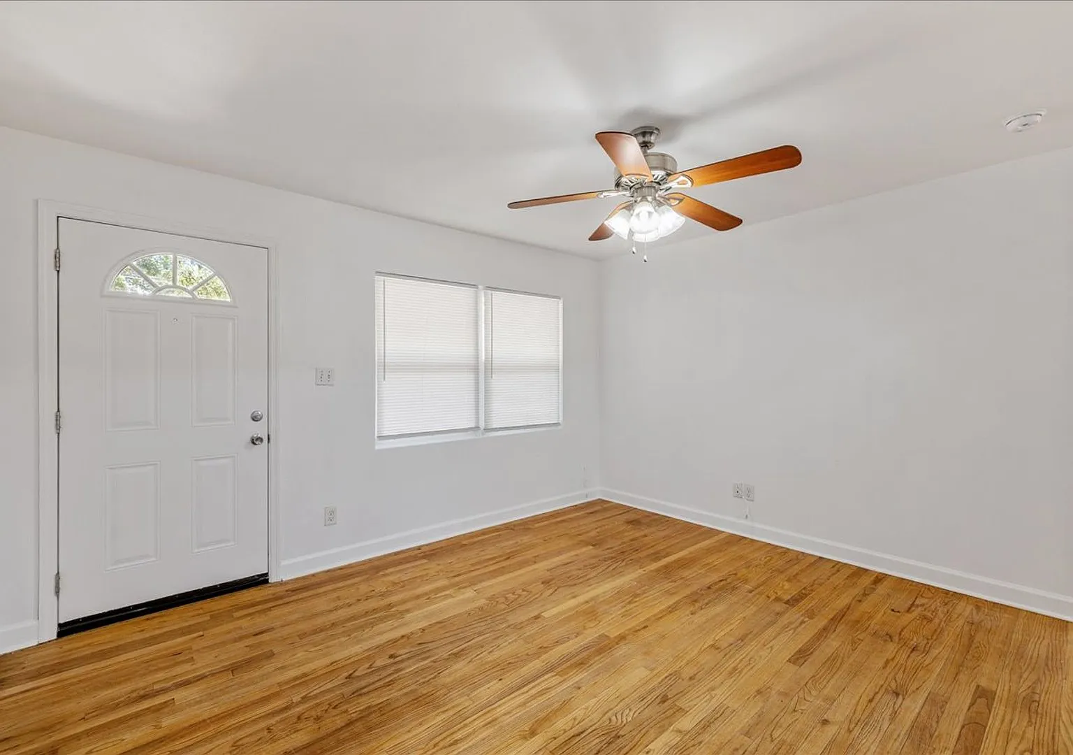 Beautiful 4 Bedroom House by FSU for August 2027!! — Photo 4