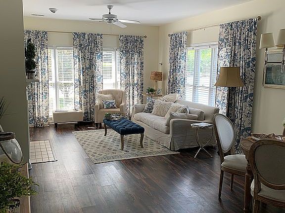 Open concept floor plan 