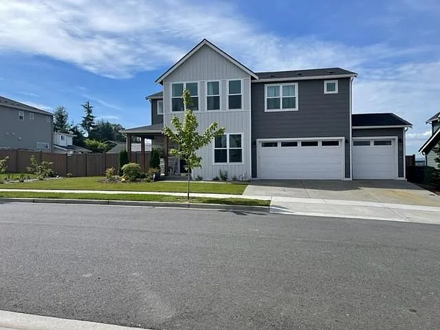 5 bed, 2811 sqft, $4,100 — Photo 3