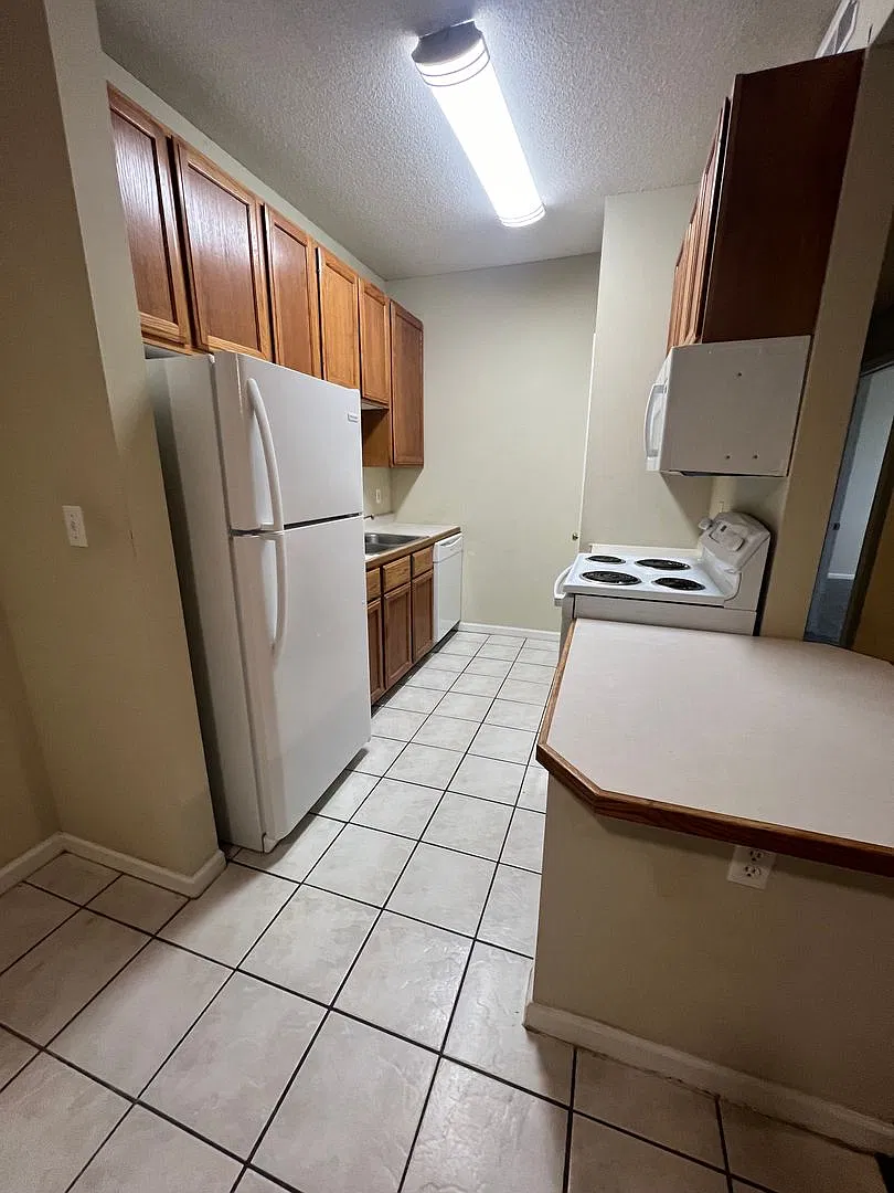 Brandon Woods - 2 bed 2 bath — Photo 4