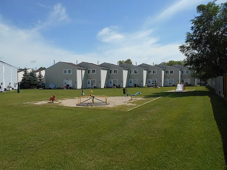 100 Wickham Rd — Photo 4