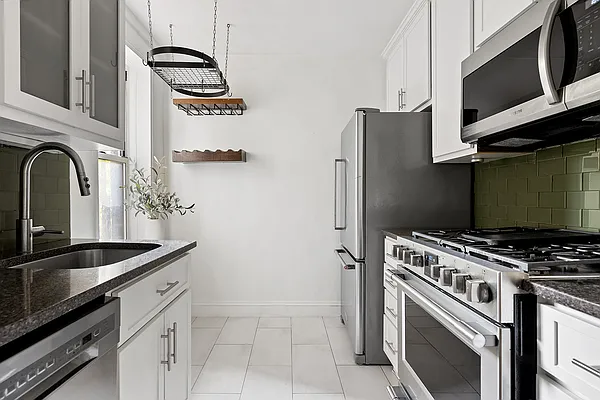 Rented by SERHANT. | media 7