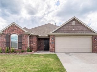 4511 W Wales Dr, Fayetteville, AR 72704