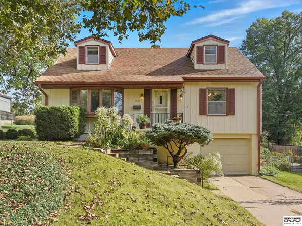 1521 N 94th St, Omaha, NE 68114