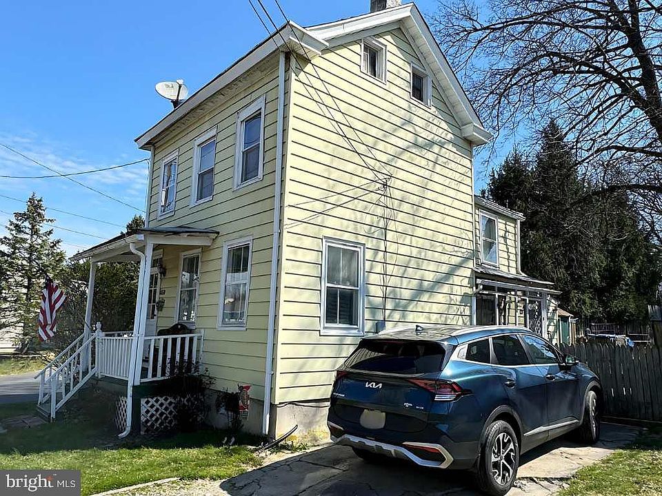 2nd image of 482 New York Ave