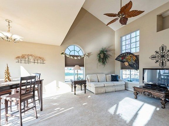 4th image of 113 W Honeysuckle Dr