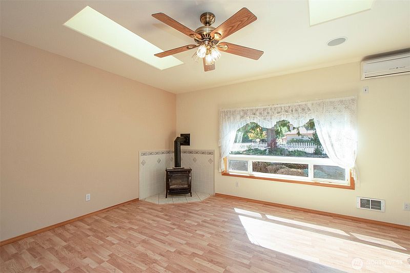 5th image of 835 Church Avenue