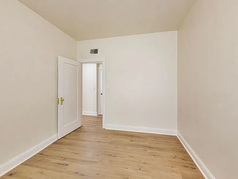 1534 Arch St #2 — Photo 17