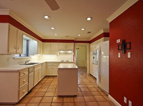4th image of 810 Chatwood Dr
