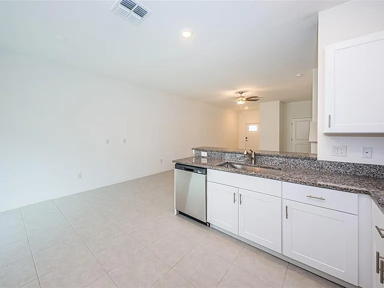 8327 Crescent Oaks Dr — Photo 16