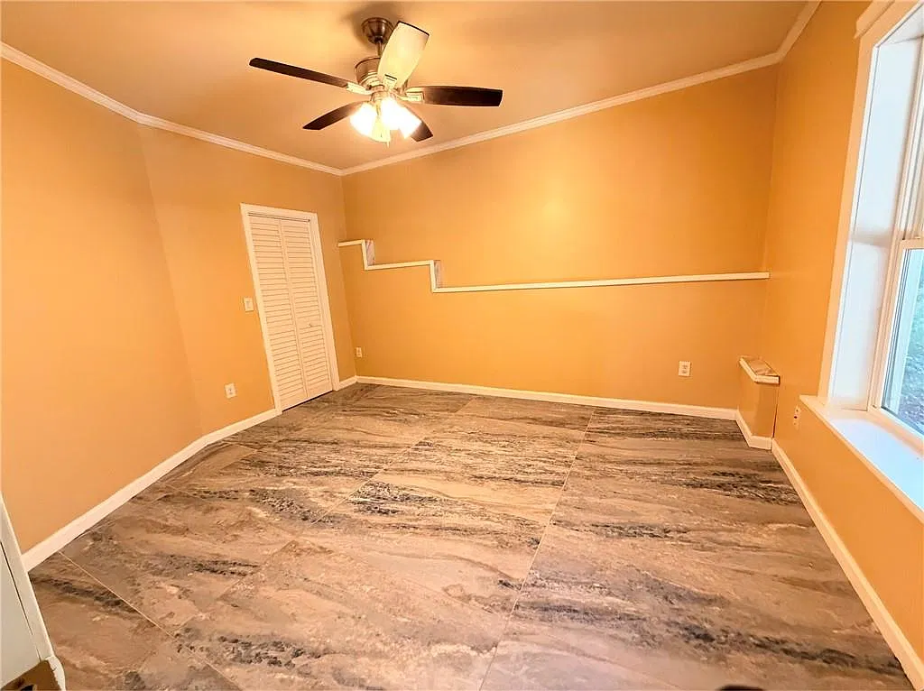 3 bed, 1.0 bath, 3762 sqft, $1,950 — Photo 4