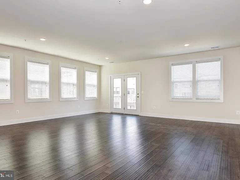 44858 Tiverton Sq — Photo 33