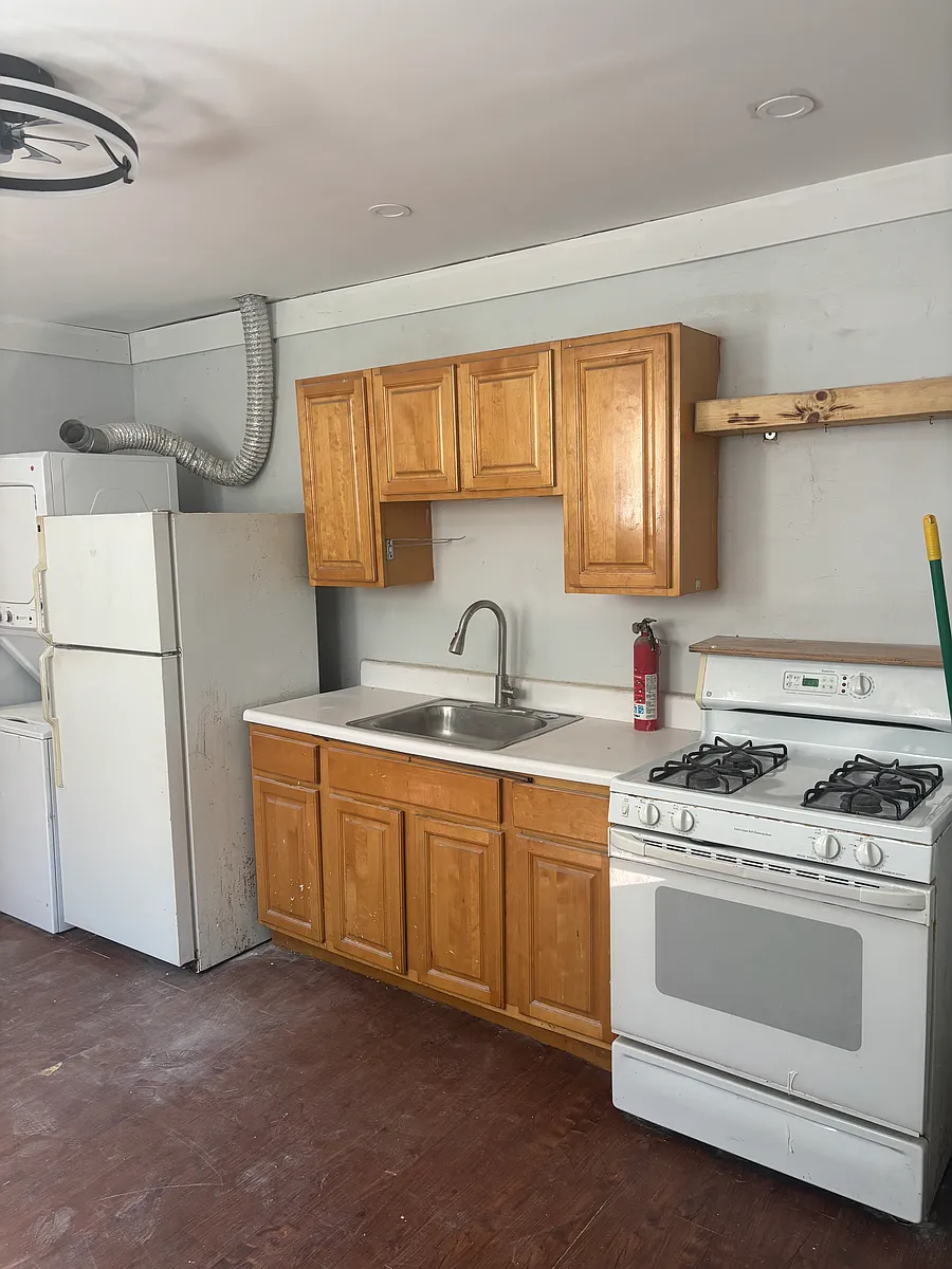 Building Photo - 2810 Snyder Ave #1