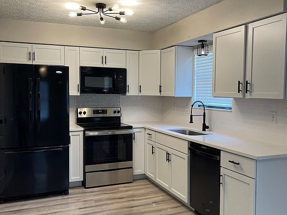 3rd image of 4863 Driffield Ct