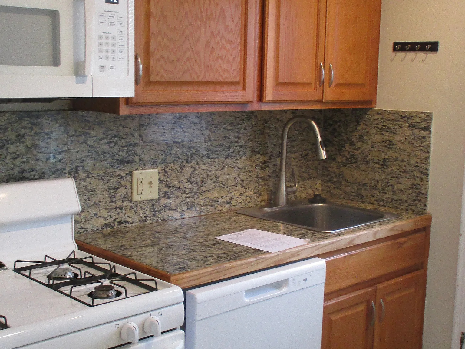 1 bed, 600 sqft, $950 — Photo 3