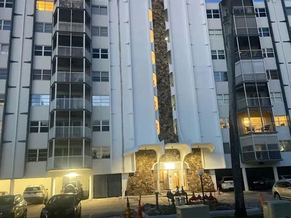 300 Diplomat Pkwy APT 310, Hallandale Beach, FL 33009