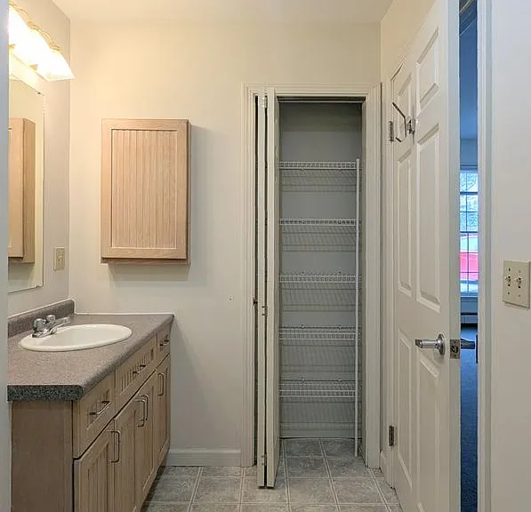 Howell House — Photo 13