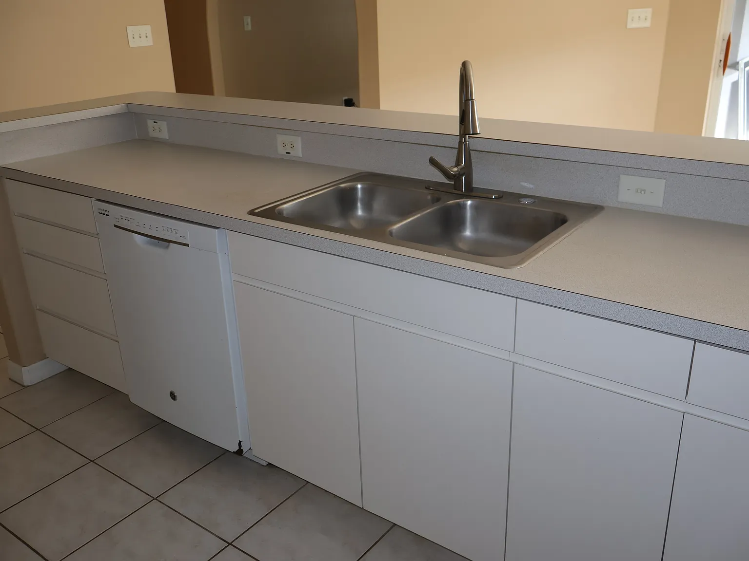 3 bed, 1518 sqft, $2,800 — Photo 3