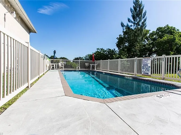 621 SW 47th Ter #204 — Photo 15