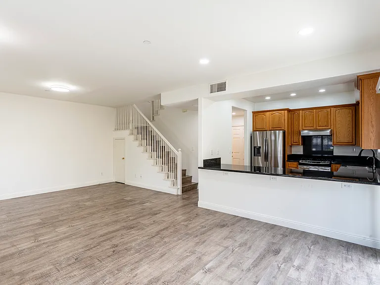 10623 Mona Way — Photo 6