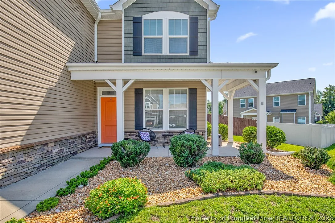 4 bed, 2.5 bath, 2237 sqft, $2,200 — Photo 4