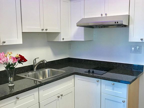 3rd image of 506 Hanover St