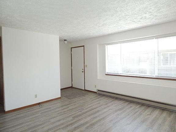 3rd image of 3152 E 32nd Ave