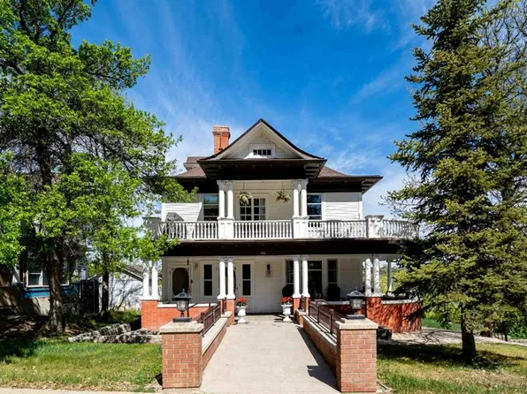 106 3rd St SE, Medicine Hat, AB T1A 0G2