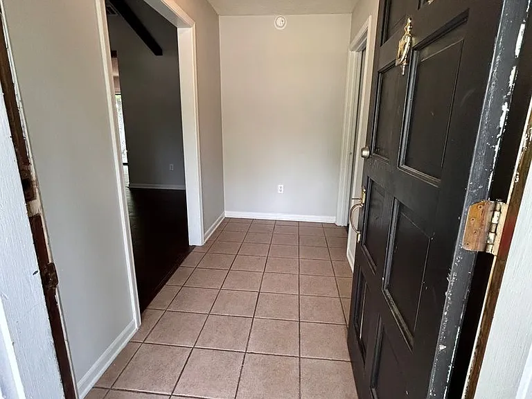 1138 Brookhollow Dr — Photo 4