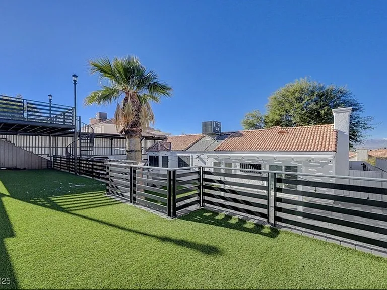 2268 Welsey Manor Dr — Photo 21