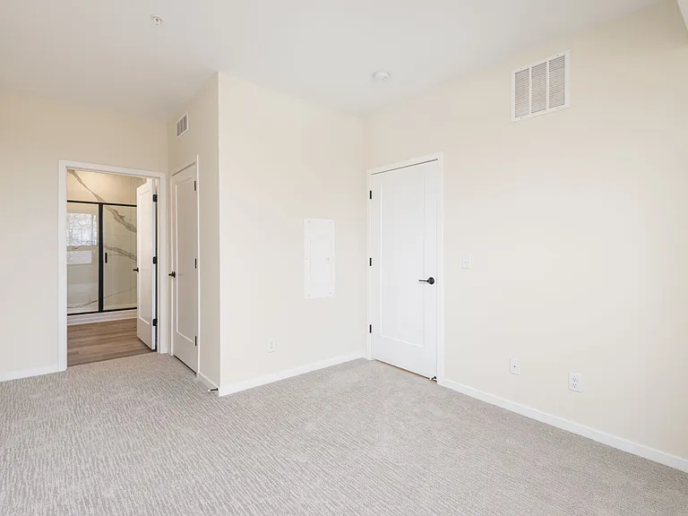 The Uptown Apartments — Photo 30
