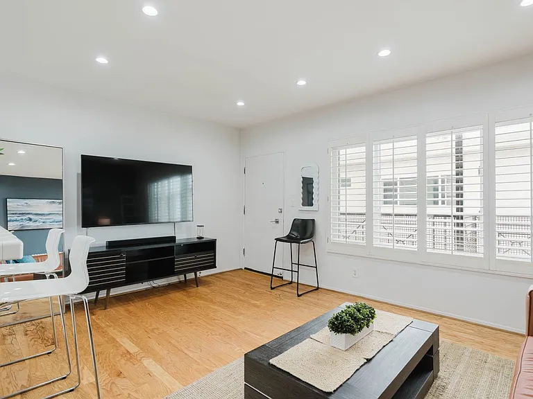 2721 2nd St #210 — Photo 9