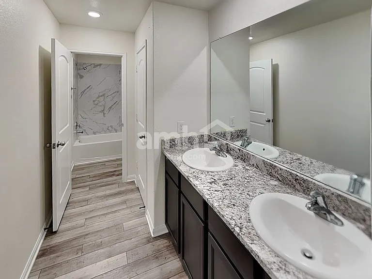 1126 Treeta Trl — Photo 16