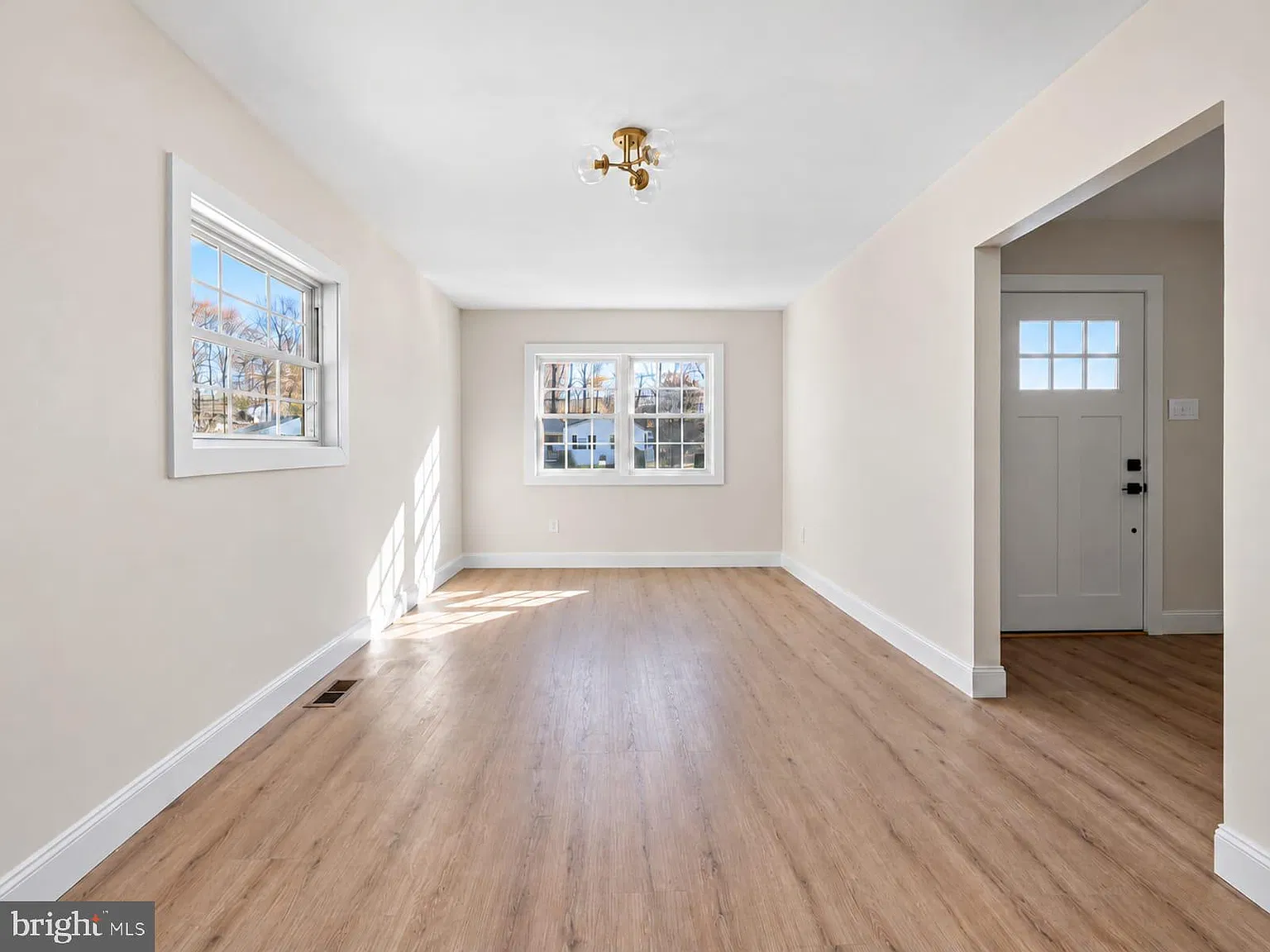 3 bed, 1.5 bath, 1392 sqft, $3,600 — Photo 2