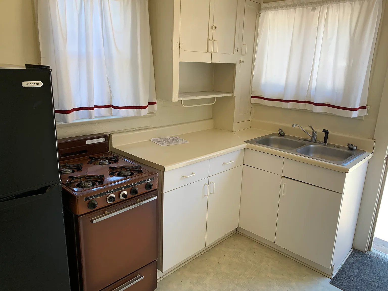 Studio, 350 sqft, $1,295 — Photo 2